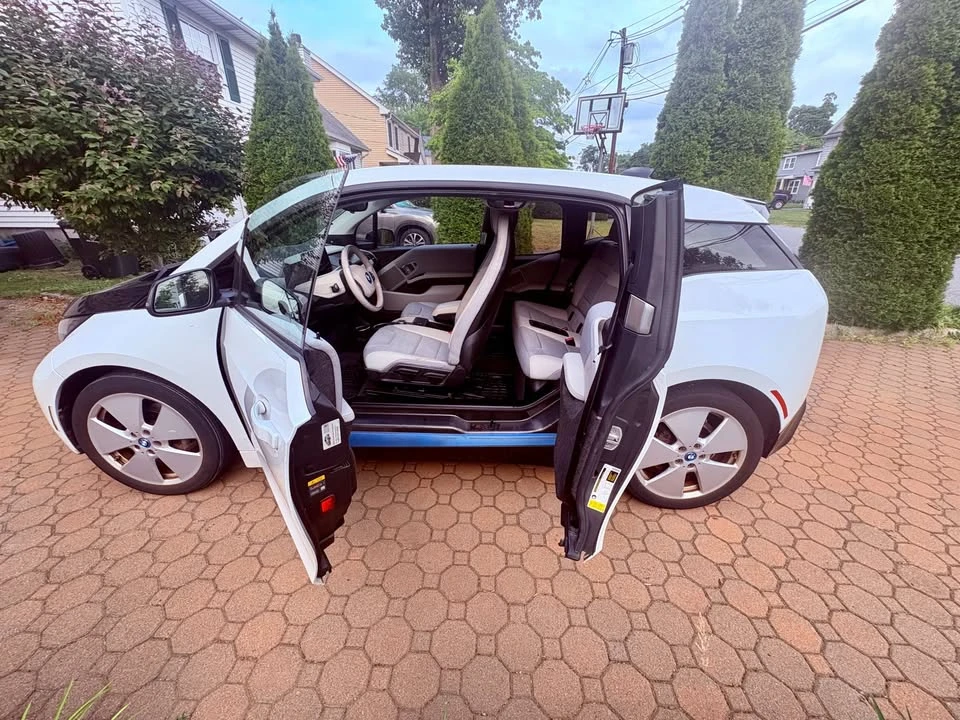 2016 BMW i3 - Image 12 of 17