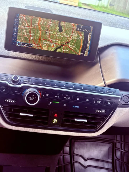 2016 BMW i3 - Image 8 of 17