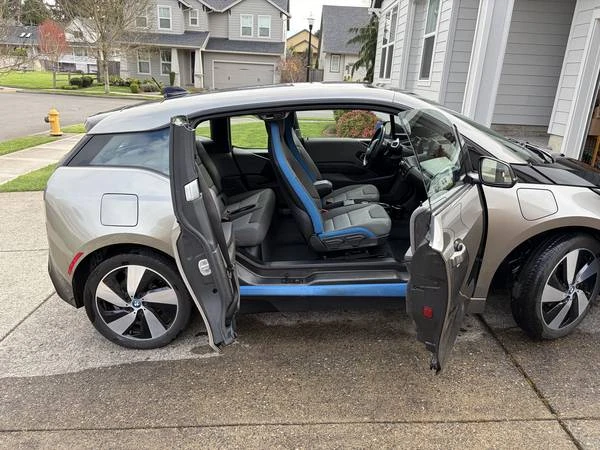 2016 BMW i3 - Image 11 of 13