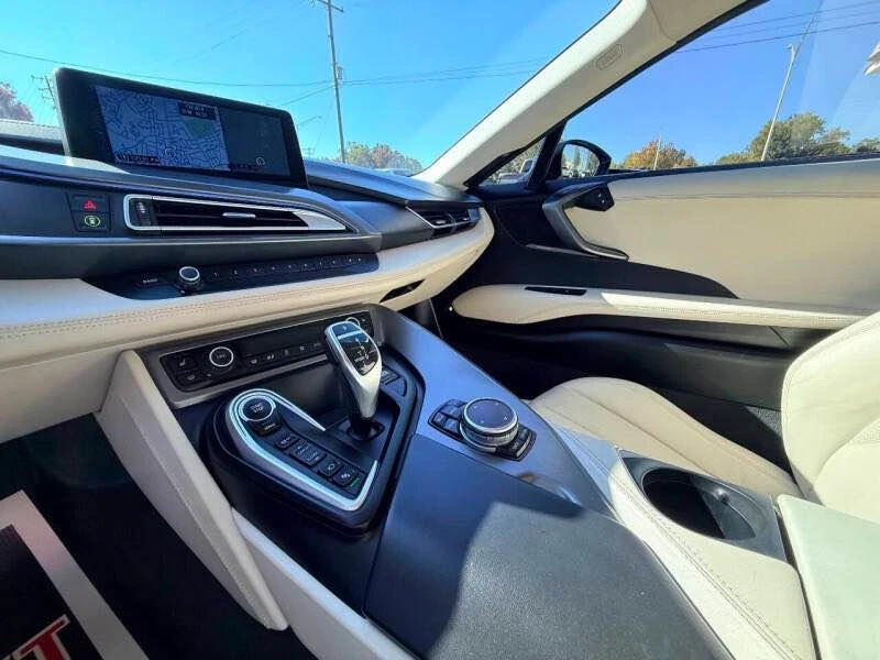 2016 BMW i8 - Image 13 of 15
