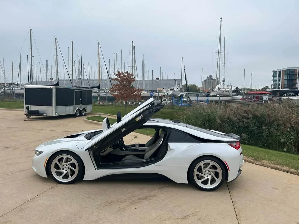 2016 BMW i8 - Image 8 of 9