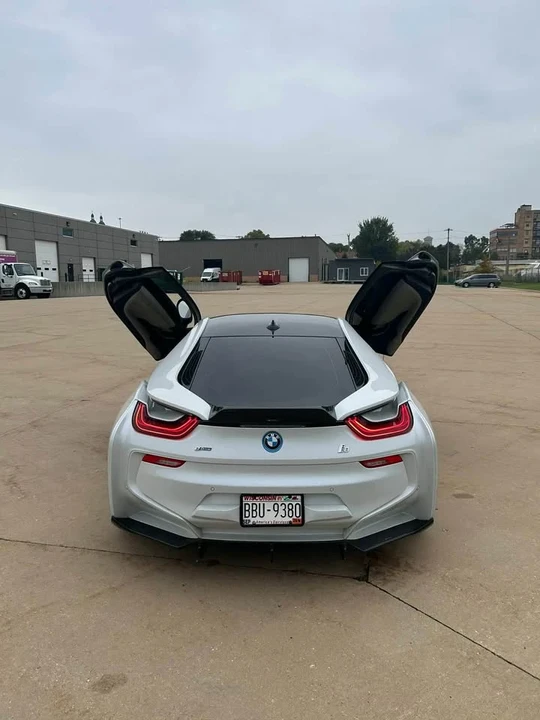2016 BMW i8 - Image 7 of 9