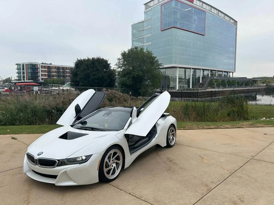 2016 BMW i8 - Image 4 of 9