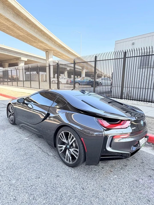 2016 BMW i8 - Image 2 of 7