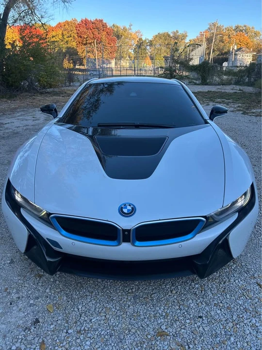 2016 BMW i8 - Image 2 of 8