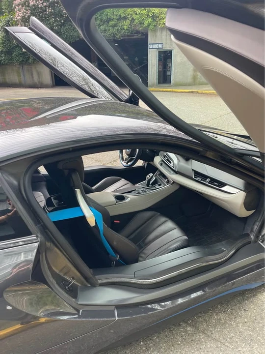 2016 BMW i8 - Image 17 of 19