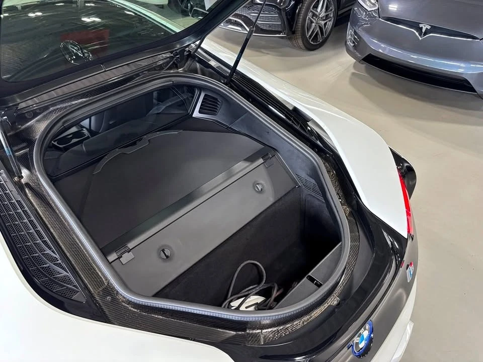 2016 BMW i8 - Image 15 of 19