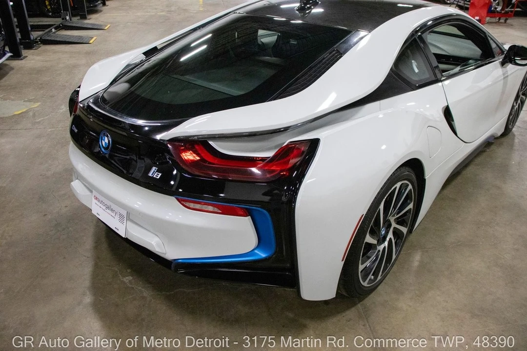 2016 BMW i8 - Image 12 of 21