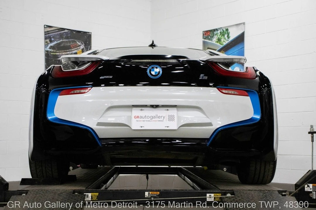 2016 BMW i8 - Image 15 of 21