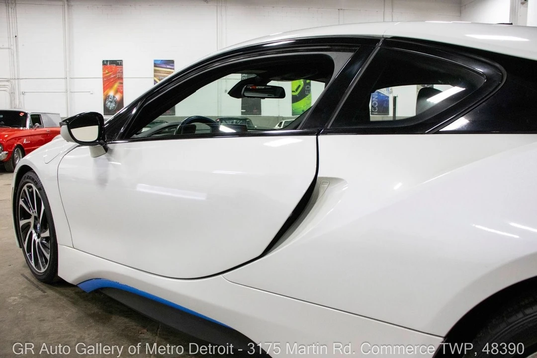 2016 BMW i8 - Image 17 of 21