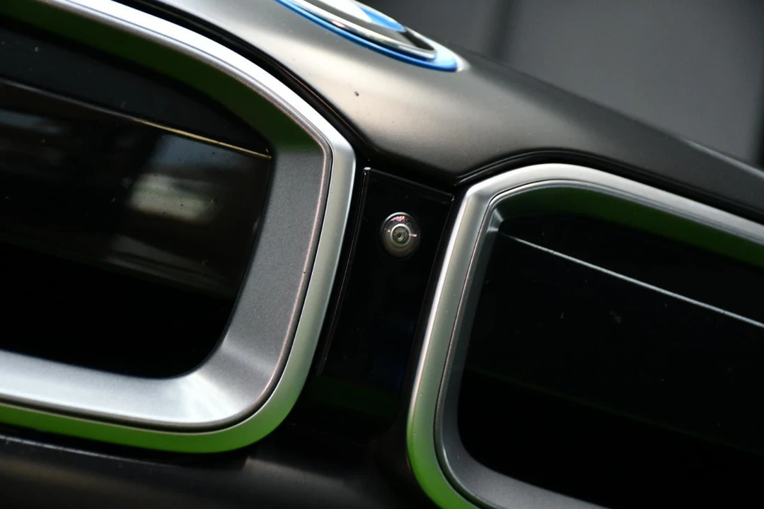 2016 BMW i8 - Image 17 of 21