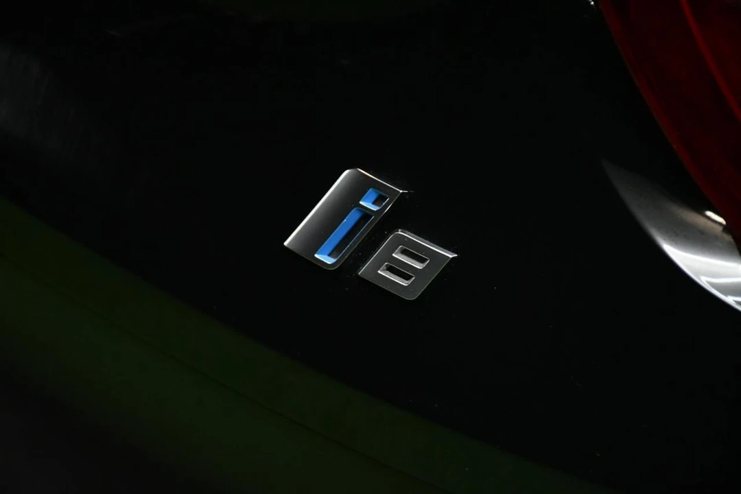 2016 BMW i8 - Image 10 of 21