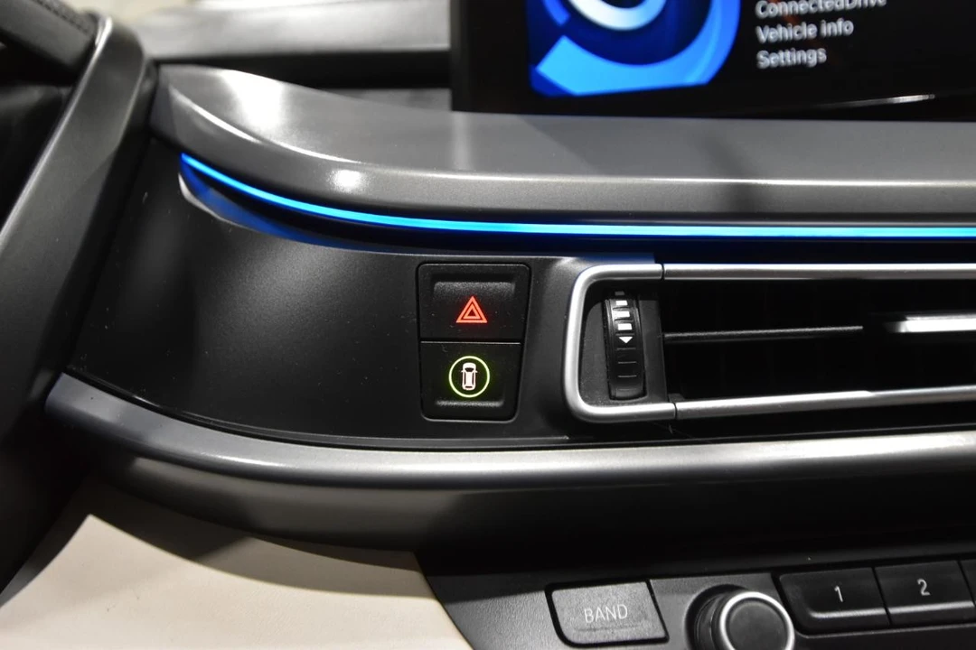 2016 BMW i8 - Image 26 of 31