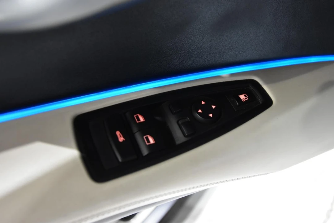 2016 BMW i8 - Image 12 of 31