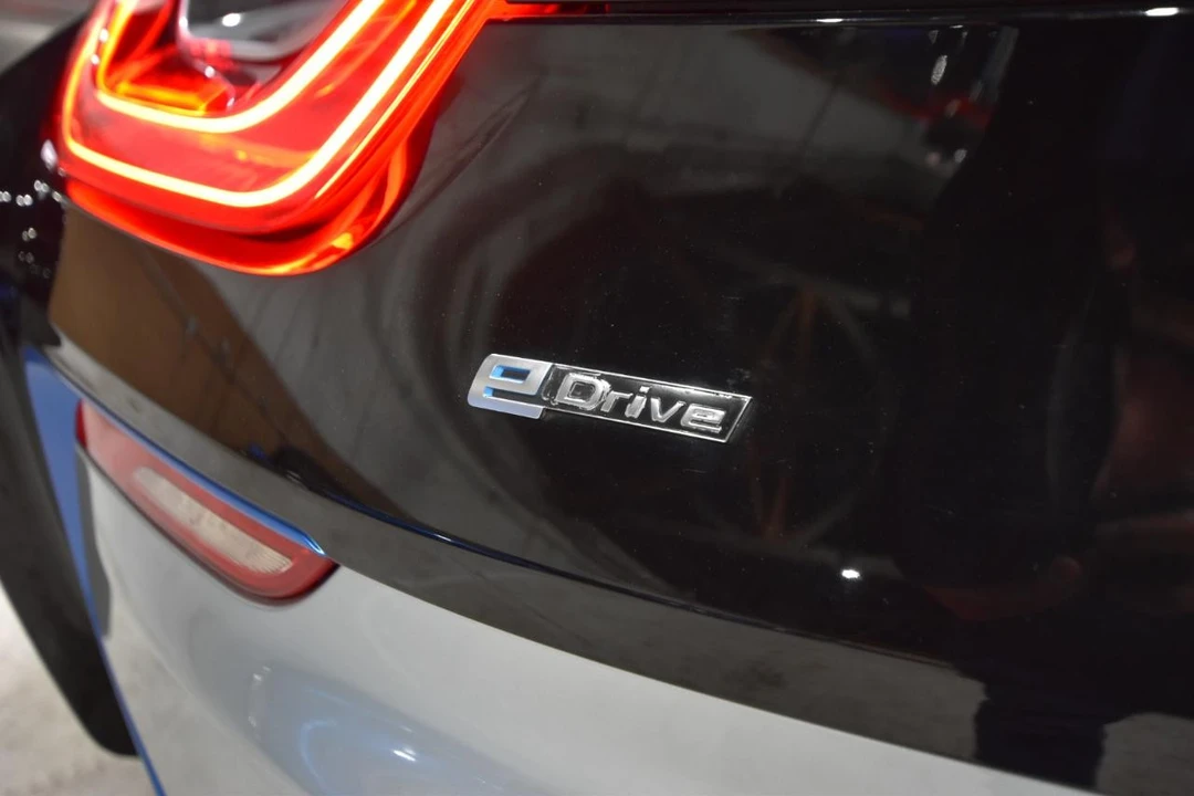 2016 BMW i8 - Image 8 of 31