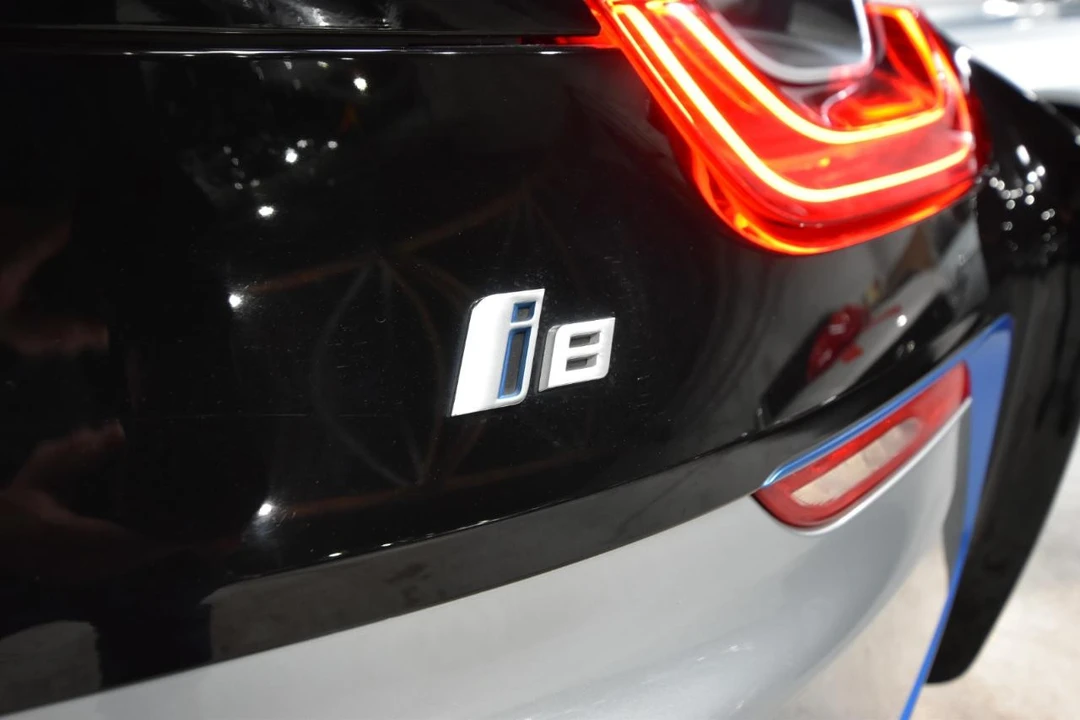 2016 BMW i8 - Image 9 of 31