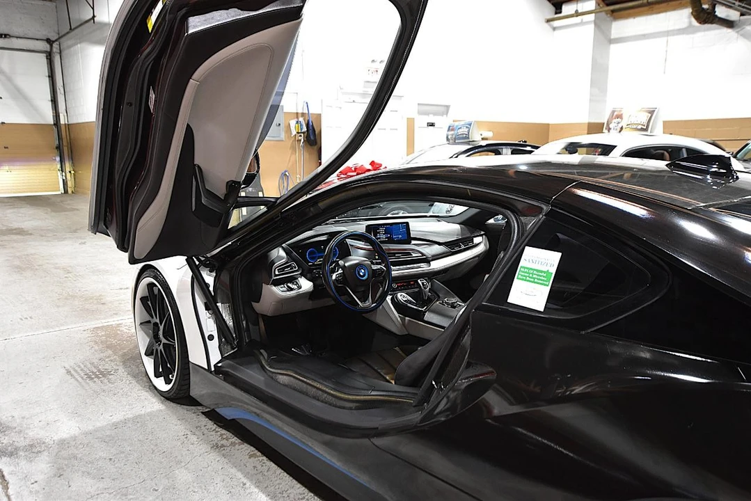 2016 BMW i8 - Image 11 of 31