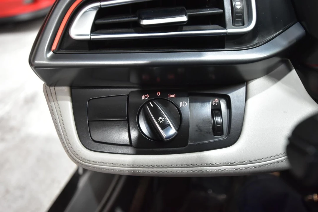 2016 BMW i8 - Image 14 of 31
