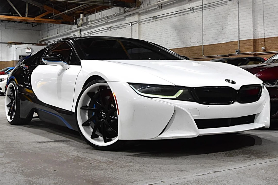 2016 BMW i8 - Image 2 of 31