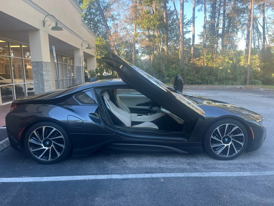 2016 BMW i8 - Image 4 of 21