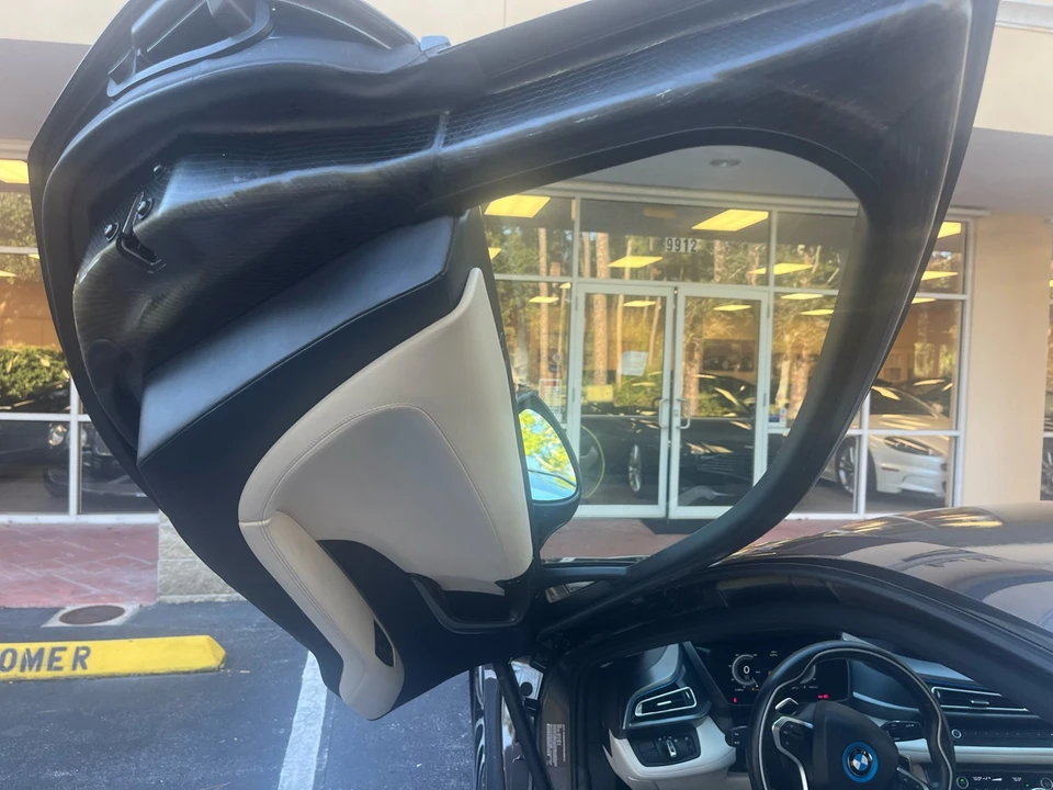 2016 BMW i8 - Image 18 of 21