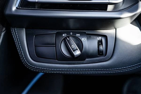 2016 BMW i8 - Image 19 of 21