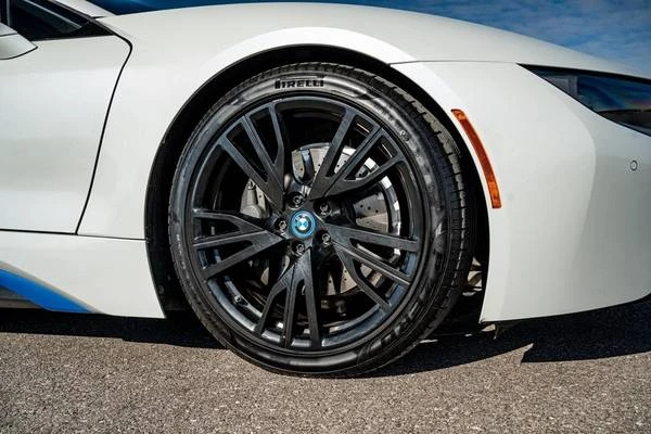 2016 BMW i8 - Image 11 of 21