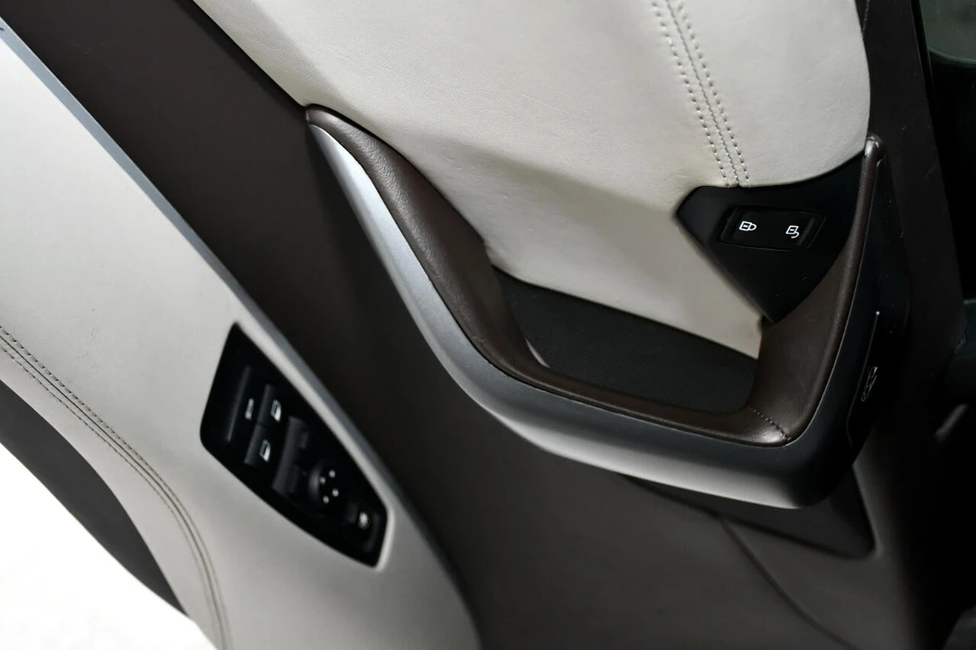 2016 BMW i8 - Image 15 of 21