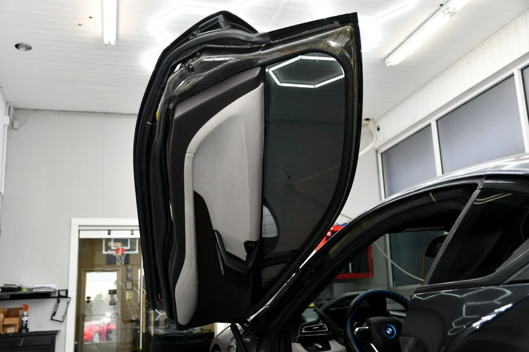 2016 BMW i8 - Image 13 of 21