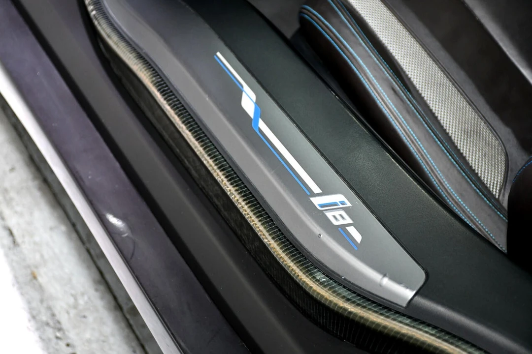 2016 BMW i8 - Image 14 of 21