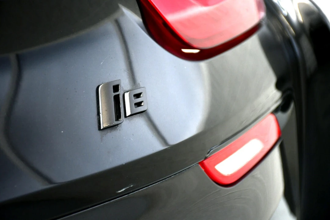 2016 BMW i8 - Image 10 of 21