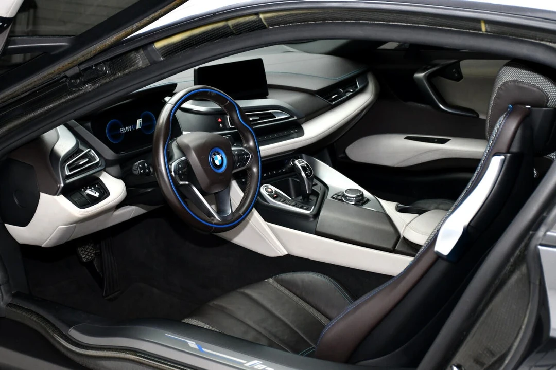2016 BMW i8 - Image 17 of 21