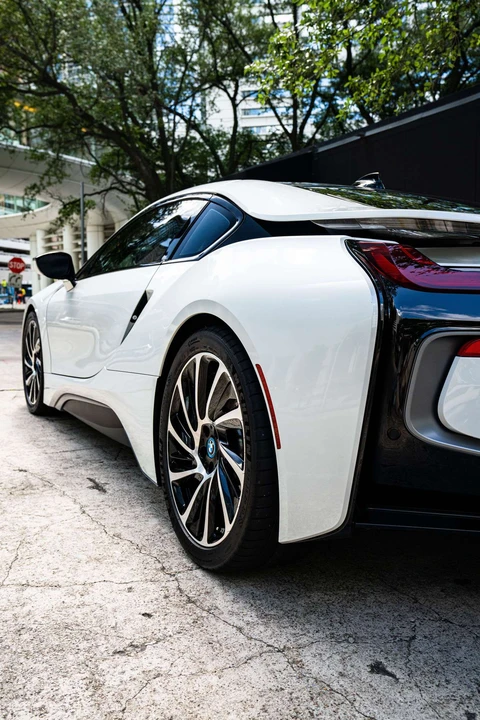 2016 BMW i8 - Image 28 of 30