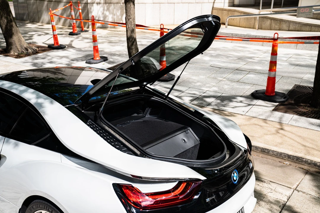 2016 BMW i8 - Image 19 of 30