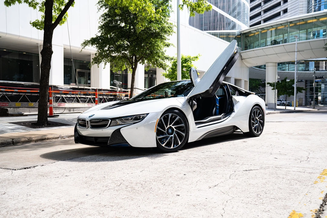 2016 BMW i8 - Image 2 of 30
