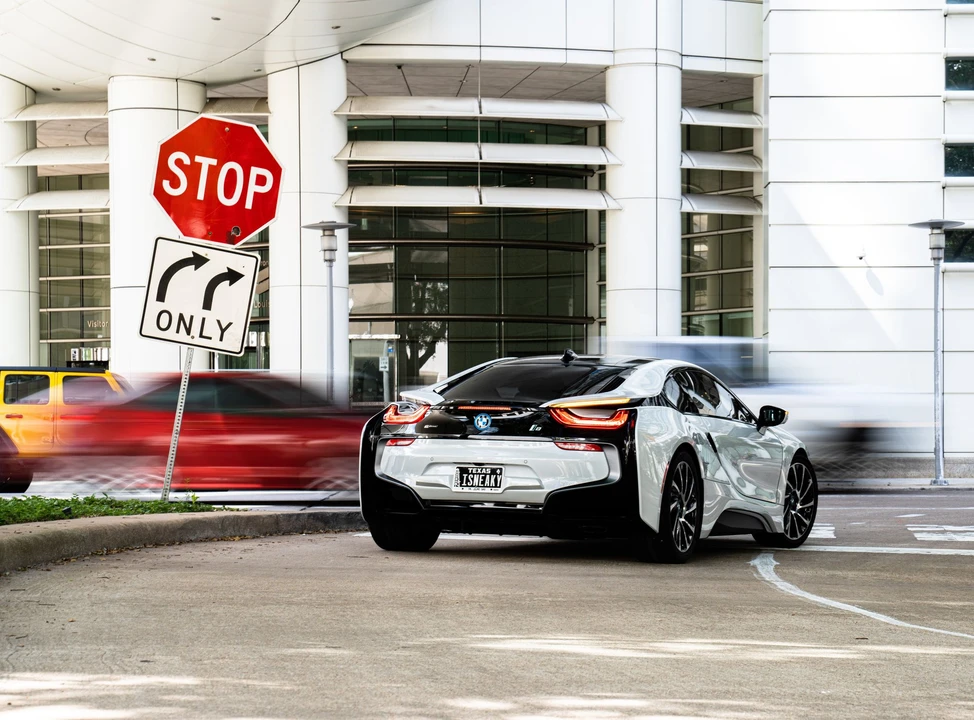 2016 BMW i8 - Image 16 of 30