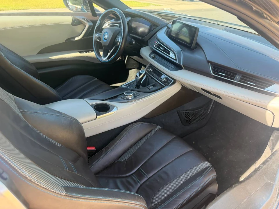 2016 BMW i8 - Image 11 of 15