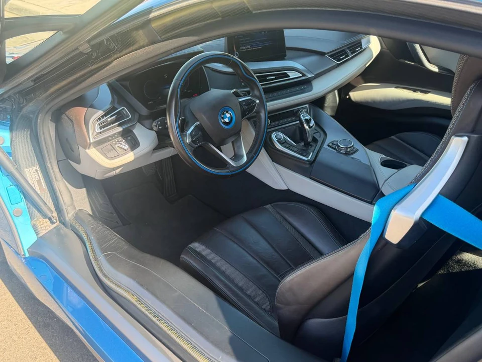 2016 BMW i8 - Image 8 of 15
