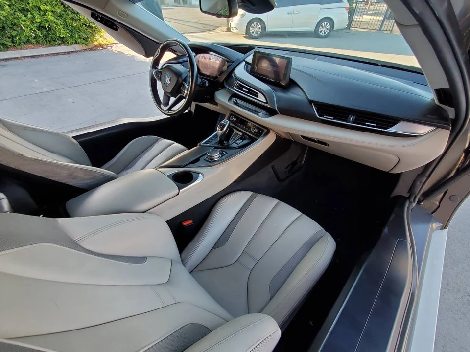 2016 BMW i8 - Image 13 of 24