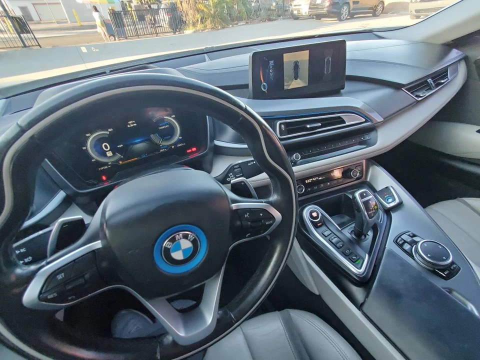 2016 BMW i8 - Image 19 of 24