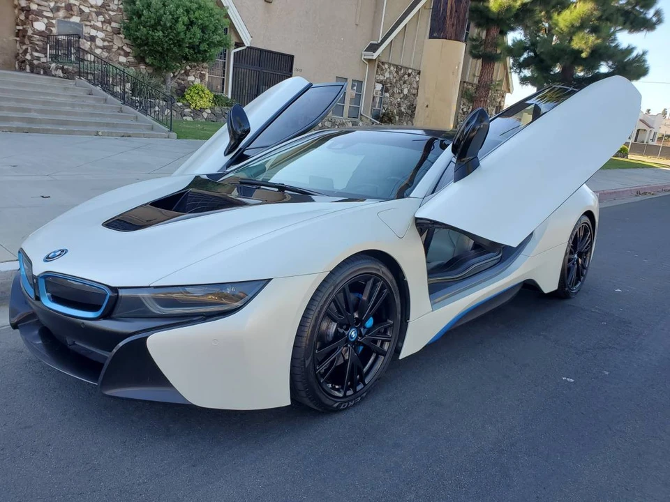 2016 BMW i8 - Image 2 of 24