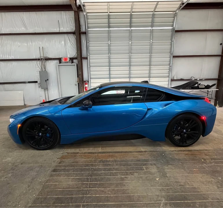 2016 BMW i8 - Image 17 of 19