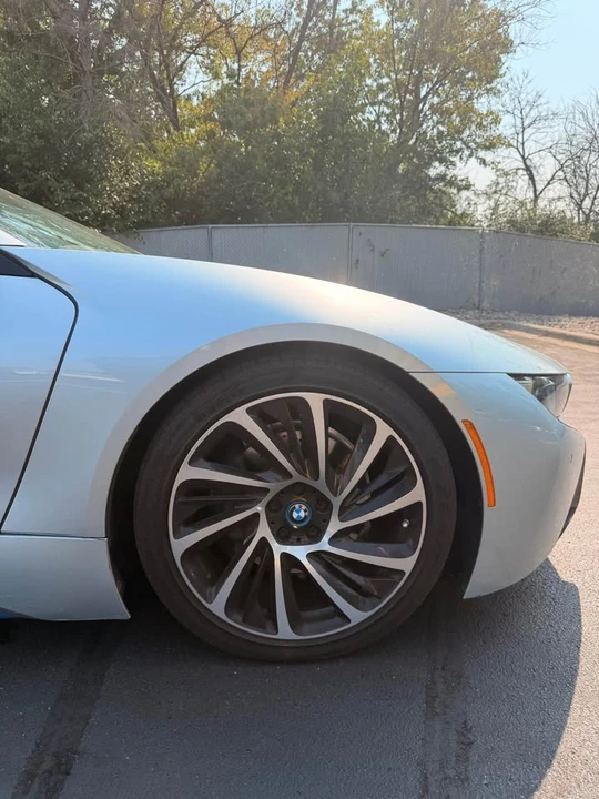 2016 BMW i8 - Image 7 of 19
