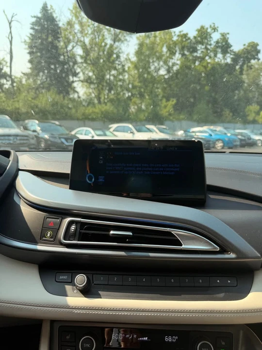 2016 BMW i8 - Image 17 of 19