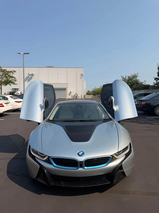 2016 BMW i8 - Image 11 of 19