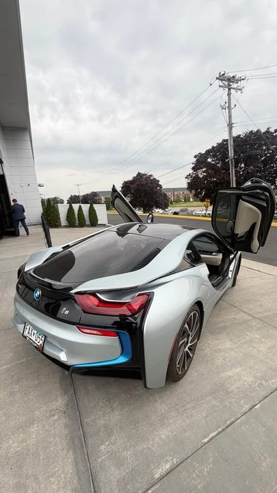 2016 BMW i8 - Image 4 of 12