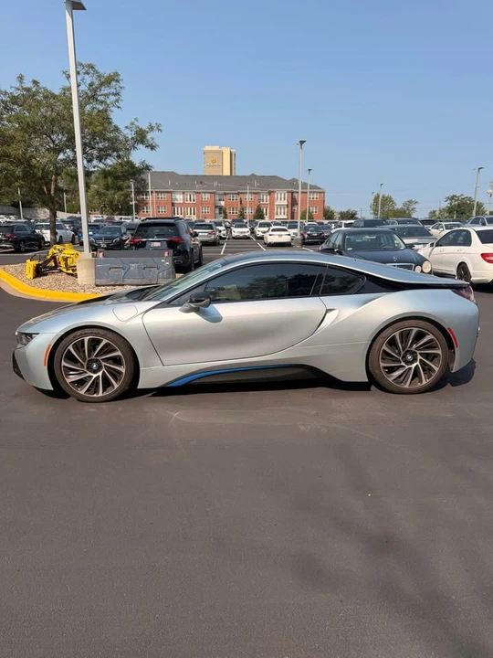 2016 BMW i8 - Image 4 of 19