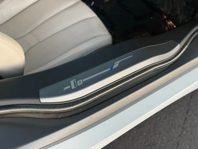 2016 BMW i8 - Image 17 of 21