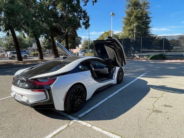 2016 BMW i8 - Image 4 of 10