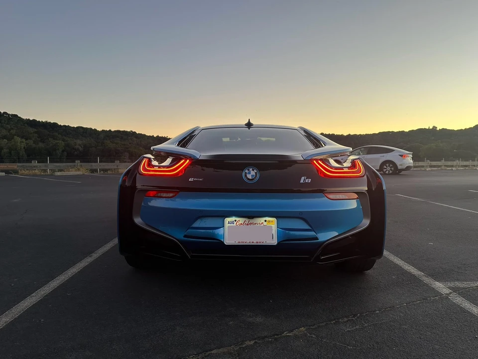 2016 BMW i8 - Image 14 of 31